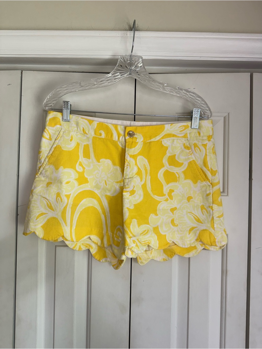 Lilly Pulitzer Women’s Yellow The Buttercup Short Floral Scallop Hem Size 6